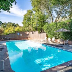Mountain Vista Farm - The pool at Mountain Vista Farm