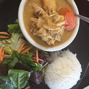 Daisy Mint - Yellow curry chicken - Thai Near Me - Pasadena, California