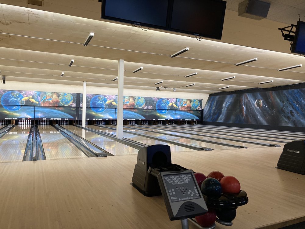 MAY CITY BOWL Updated September 2024 1648 Trent St SW, Cedar Rapids