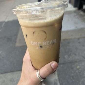 Monoblend Coffee - Vanilla Bean Silky Latte - Coffee Roasteries Near Me - New York, New York Monoblend Coffee - Vanilla Bean Silky Latte - Coffee Roasteries Near Me - New York, New York
