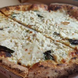 Mushroom White Pizza