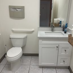A super clean bathroom
