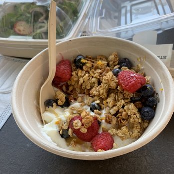 Stereoscope - Granola w/ Yogurt & Fresh Fruit - Coffee Roasteries Near Me - Newport Beach, California
