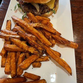 411 Restaurant & lounge - BBQ burger with sweet potato fries - Lounges Near Me - Norfolk, Nebraska