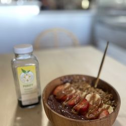 Golden Juicery - Berry Boost Açaí Bowl and Purify Juice