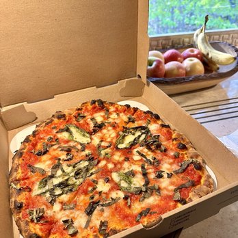 Tartaglia's Pizza - The Margherita - Pizza Near Me - Campton, New Hampshire