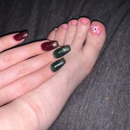 Does an amazing job on both mani pedi Does an amazing job on both mani pedi
