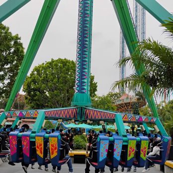 La Revolucion - Floor drops when the ride is moving 11-23-2024 - Amusement Parks Near Me - Buena Park, California La Revolucion - Floor drops when the ride is moving 11-23-2024 - Amusement Parks Near Me - Buena Park, California