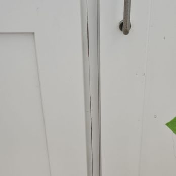 Lowe's Home Improvement - Seams showing - Hardware Stores Near Me - Medford, Oregon