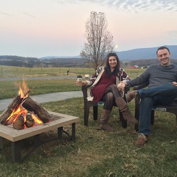 Castle Vineyards - Wine Tasting Room Near Me - Luray, Virginia