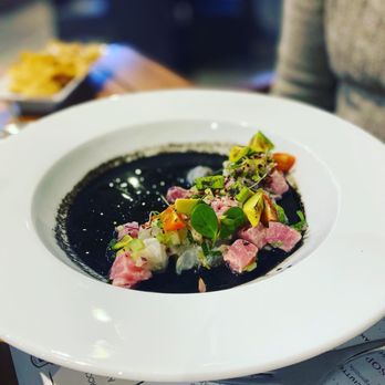 Rucula - Ceviche negro atun y camarones - Steakhouses Near Me - Santiago de Querétaro, QUE