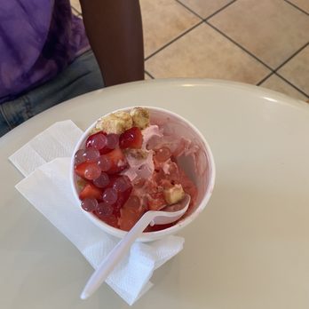 HeavenLy's Yogurt - a bowl of yogurt and fruit - Ice Cream & Frozen Yogurt Near Me - Sacramento, California