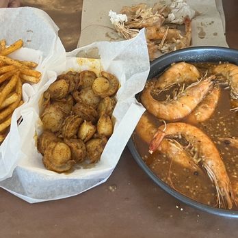Cajun Crawfish Stop - Shrimp, Scallops, Cajun Fries and Garlic Bread - Cajun/Creole Near Me - Covina, California