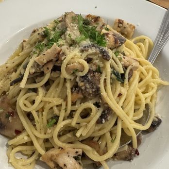Sal's Famous Pizzeria - Spaghetti Aglio E Olio Special - Pizza Near Me - Brownsburg, Indiana