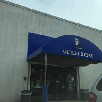 Goodwill - front entrance of the Goodwill Outlet Store - Community Service/Non-Profit Near Me - Hamden, Connecticut