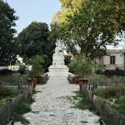 Place de la Canourgue