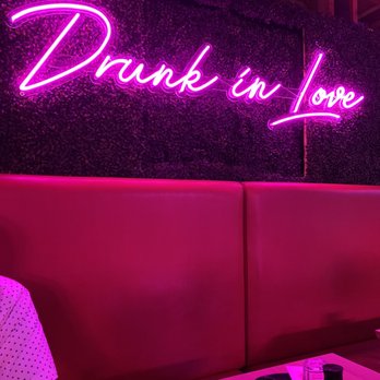 Moshi Moshi - Decor - Sushi Bars Near Me - Miami Beach, Florida