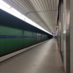 U-Bahnhof Forstenrieder Allee - So schön leer morgens um 7 an einem Brückentag