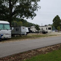 Peaceful Valley Resort & Rv Park - The lake sites are basically part of Papa Chubbys parking lot.