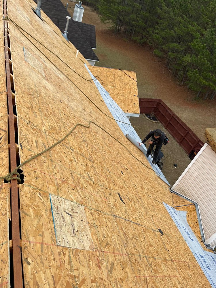 Slide of Umana Roofing