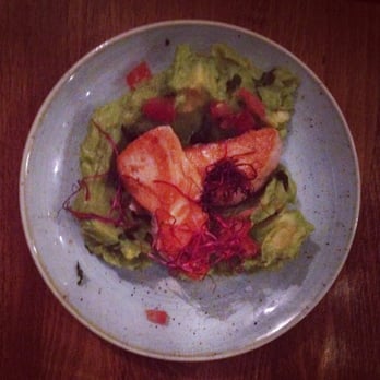 EATapaS - Gegrillter Lachs mit Avocadosalsa - Spanish Near Me - Munich, BY