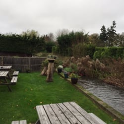 Crooked Billet - Lovely stream running past the pub garden