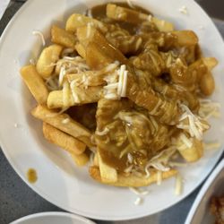 Charlie's West End Cafe - Cheesy curry chips