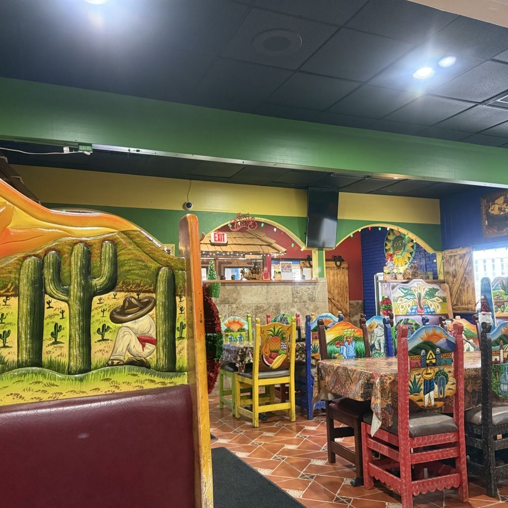 El Paso Mexican Restaurant - Decor - Mexican Near Me - Springfield, Virginia El Paso Mexican Restaurant - Decor - Mexican Near Me - Springfield, Virginia