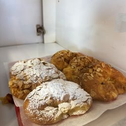 Almond croissants
