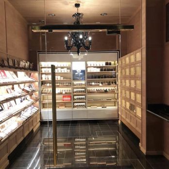 906 Lounge - Humidor - Lounges Near Me - Fort Smith, Arkansas