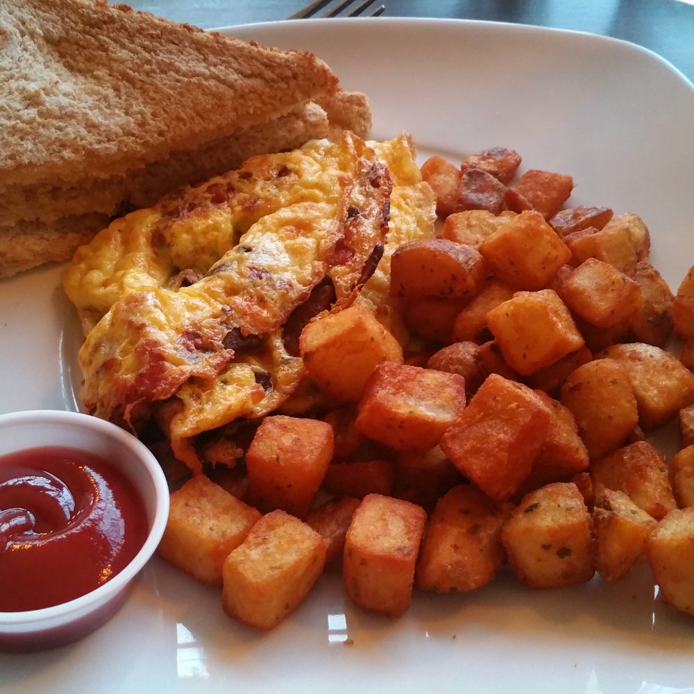 Oak & Thorne - Omelet with home fries - Gastropubs Near Me - Langley, British Columbia Oak & Thorne - Omelet with home fries - Gastropubs Near Me - Langley, British Columbia
