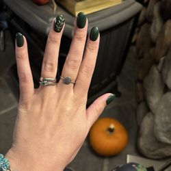 Sky Nail Spa - Festive nails from Julie