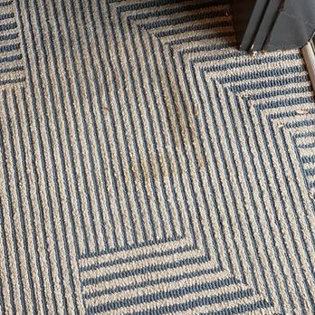 Skyline Lodge - Stained carpet - Hotels Near Me - Highlands, North Carolina