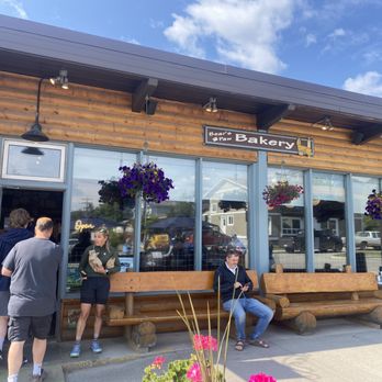 Bear's Paw Bakery - Bakeries Near Me - Jasper, Alberta