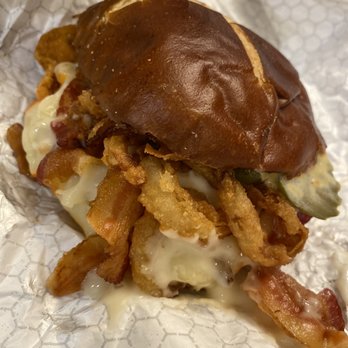 Wendy's - Spicy Pretzel Bacon Pub Classic Chicken - Burgers Near Me - Palatine, Illinois