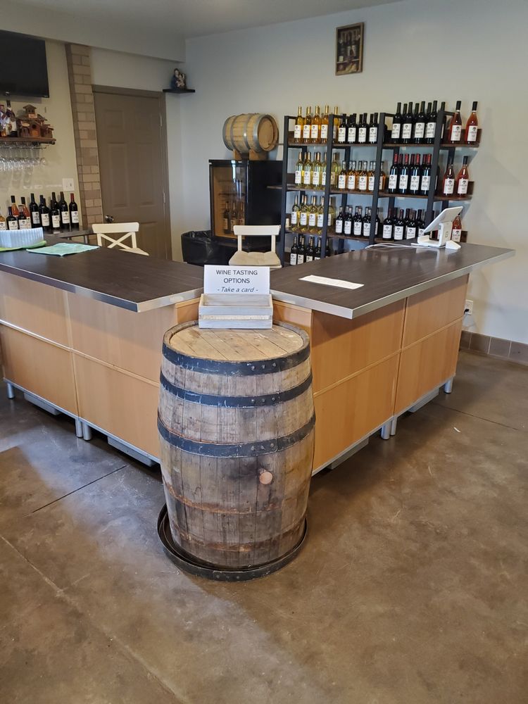 Lone Oak Vineyard & Winery - vineyard in Hastings, MN