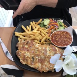 Cafe The Vibes - Sausage, bacon and onion omelette with a side order of baked beans