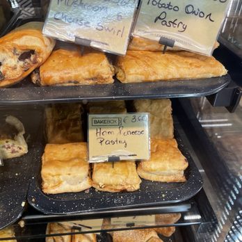 Bakebox - Case of pastries - Bakeries Near Me Bakebox - Case of pastries - Bakeries Near Me