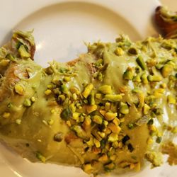 Doro Marketplace - Pistachio Croissant