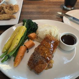 Their salmon dinner with a teriyaki glaze with mashed potatoes and veggies. Very tasty.