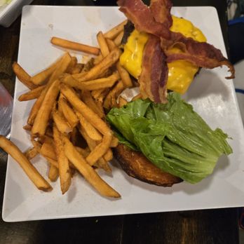 B&D Burgers | Broughton - Build your own burger - Bars Near Me - Savannah, Georgia B&D Burgers | Broughton - Build your own burger - Bars Near Me - Savannah, Georgia
