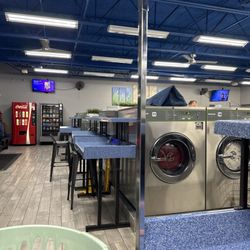 Laundromart of Oakland Park - Clean laundry mat