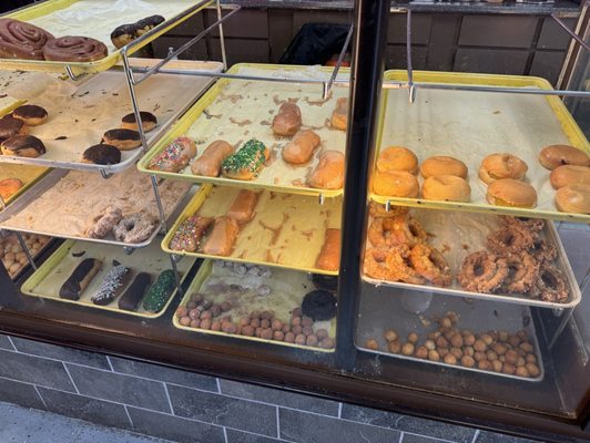 Donuts Plus by null