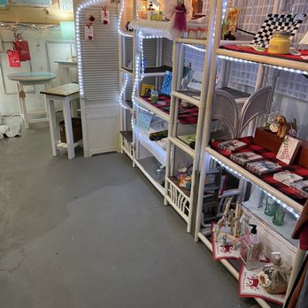 Pawleys Island General Store - the inside of the store - Grocery Near Me - Pawleys Island, South Carolina