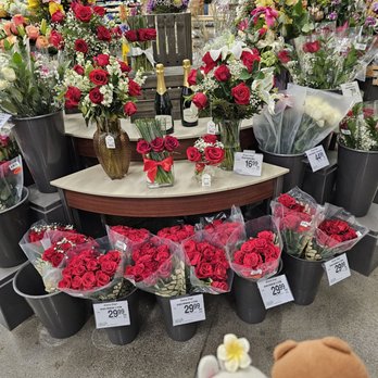 Safeway - Fresh flowers... Valentine's Day is coming up! - Grocery Near Me - Honolulu, Hawaii