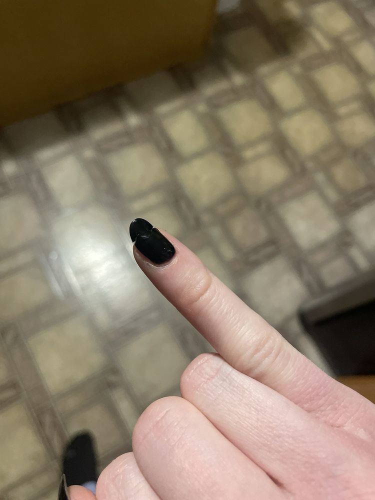 Holly's Nails Logo