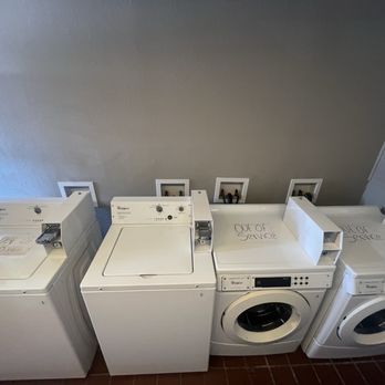Big Texan Motel - The staff overloads and breaks all their washing machines daily. You will have to wait until the staff is done. - Hotels Near Me - Amarillo, Texas