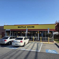 Waffle House - Front facade