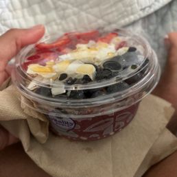 Açaí - " create your own" vitality blend & nutty blend base with blueberry's, coconut, strawberries, granola, honey Açaí - " create your own" vitality blend & nutty blend base with blueberry's, coconut, strawberries, granola, honey