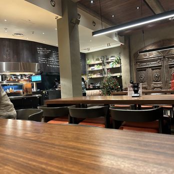 Nando's - Inside - Chicken Shop Near Me - Spitalfields, XGL